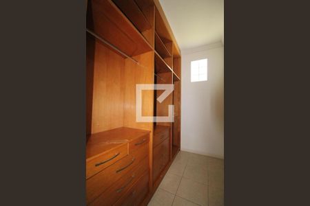 Casa de condomínio para alugar com 650m², 4 quartos e 2 vagasCloset da suíte 3
