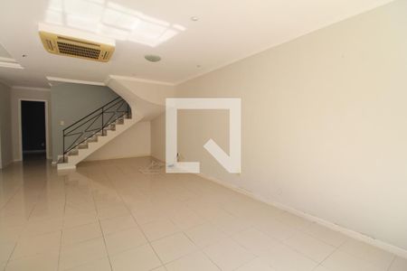 Casa de condomínio para alugar com 650m², 4 quartos e 2 vagasSala