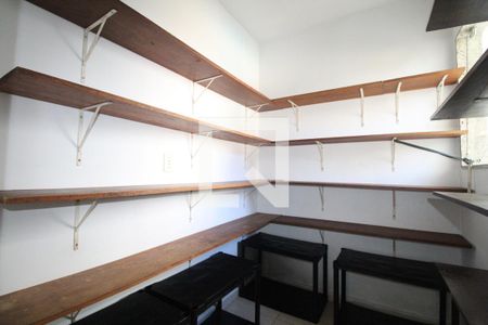 Casa de condomínio para alugar com 650m², 4 quartos e 2 vagasdespensa