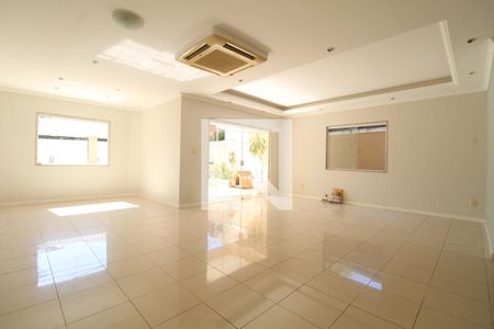 Sala de casa de condomínio à venda com 4 quartos, 650m² em Jacarepaguá, Rio de Janeiro