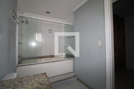 Casa de condomínio para alugar com 650m², 4 quartos e 2 vagasBanheiro da Suíte 1