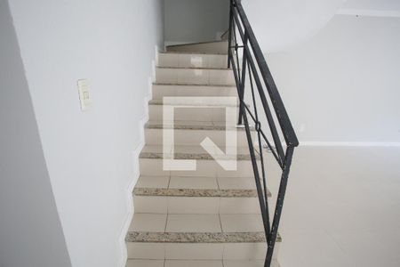 Escada de casa para alugar com 4 quartos, 650m² em Jacarepaguá, Rio de Janeiro