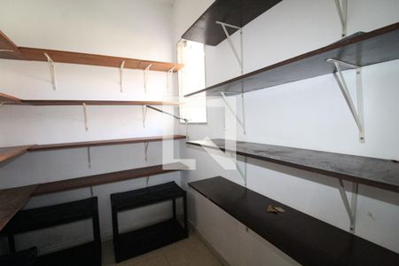 Casa de condomínio para alugar com 650m², 4 quartos e 2 vagasdespensa