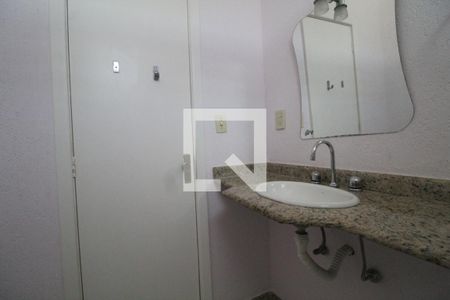 Casa de condomínio para alugar com 650m², 4 quartos e 2 vagasBanheiro da Suíte 2