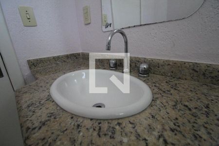 Casa de condomínio para alugar com 650m², 4 quartos e 2 vagasBanheiro da Suíte 2