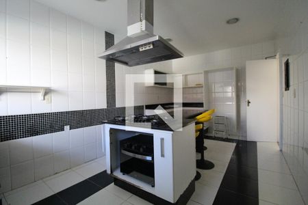 Casa de condomínio para alugar com 650m², 4 quartos e 2 vagasCozinha