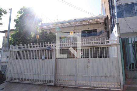 Casa à venda com 150m², 3 quartos e 1 vaga Casa à venda com 150m², 3 quartos e 1 vagaFachada
