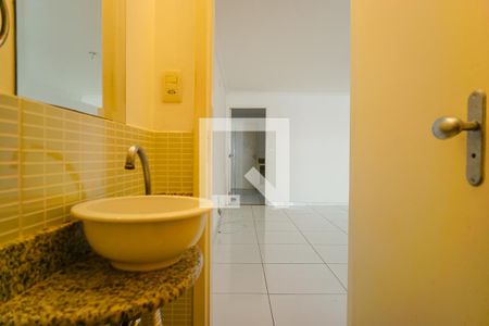 Lavabo de casa de condomínio para alugar com 3 quartos, 210m² em Recreio dos Bandeirantes, Rio de Janeiro