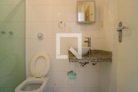 Casa de condomínio para alugar com 210m², 3 quartos e 1 vaga Casa de condomínio para alugar com 210m², 3 quartos e 1 vagaBanheiro da Suíte 2