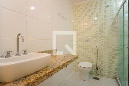 Casa de condomínio para alugar com 210m², 3 quartos e 1 vaga Casa de condomínio para alugar com 210m², 3 quartos e 1 vagaBanheiro da Suíte 1