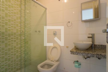 Casa de condomínio para alugar com 210m², 3 quartos e 1 vaga Casa de condomínio para alugar com 210m², 3 quartos e 1 vagaBanheiro da Suíte 2