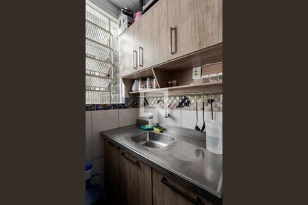 Cozinha e Área de Serviço de apartamento para alugar com 2 quartos, 48m² em Rubem Berta, Porto Alegre