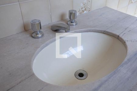 Casa à venda com 210m², 3 quartos e 3 vagasBanheiro da suíte