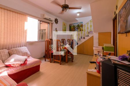 Casa à venda com 129m², 3 quartos e 2 vagas Casa à venda com 129m², 3 quartos e 2 vagasSala