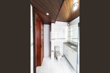 Casa à venda com 236m², 3 quartos e 2 vagas Casa à venda com 236m², 3 quartos e 2 vagasBanheiro da Suíte