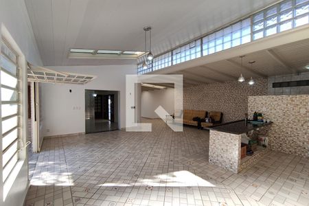 Casa à venda com 236m², 3 quartos e 2 vagas