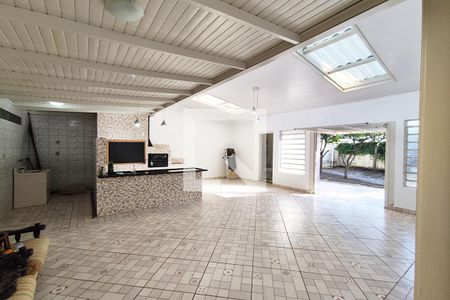 Casa à venda com 236m², 3 quartos e 2 vagas Casa à venda com 236m², 3 quartos e 2 vagasEspaço Gourmet