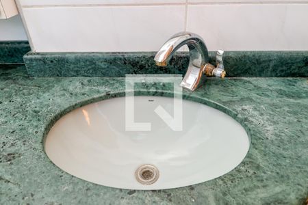 Apartamento à venda com 74m², 2 quartos e 1 vagaBanheiro da Suíte 1