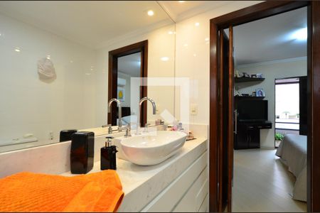 Apartamento à venda com 126m², 3 quartos e 2 vagasBanheiro da Suíte