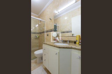 Casa à venda com 200m², 3 quartos e 5 vagasBanheiro da Suíte 2