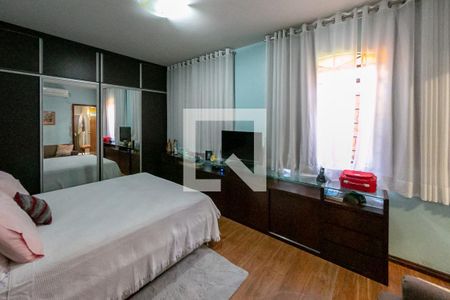 Casa para alugar com 300m², 5 quartos e 4 vagas Casa para alugar com 300m², 5 quartos e 4 vagasQuarto Suíte