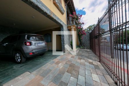 Casa para alugar com 300m², 5 quartos e 4 vagas Casa para alugar com 300m², 5 quartos e 4 vagasGaragem