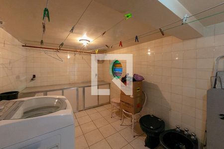 Casa para alugar com 300m², 5 quartos e 4 vagas Casa para alugar com 300m², 5 quartos e 4 vagasÁrea de Serviço