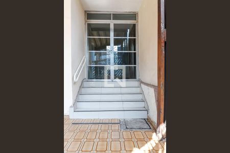 Casa à venda com 300m², 3 quartos e 3 vagasEscada Entrada