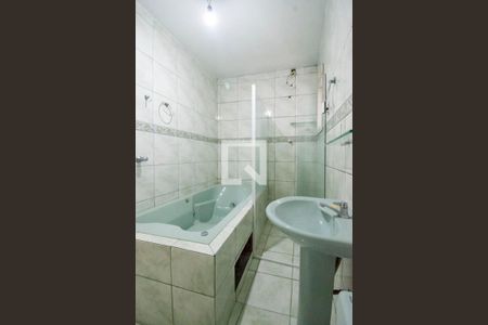 Casa para alugar com 288m², 5 quartos e 4 vagas Casa para alugar com 288m², 5 quartos e 4 vagasBanheiro da Suíte