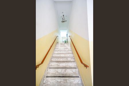 Apartamento à venda com 84m², 2 quartos e sem vagaEscada