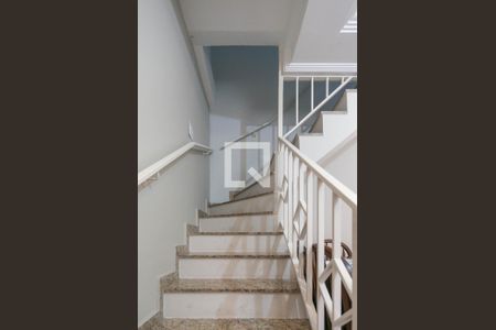 Escadas de casa de condomínio à venda com 2 quartos, 80m² em Vila Amalia (zona Norte), São Paulo