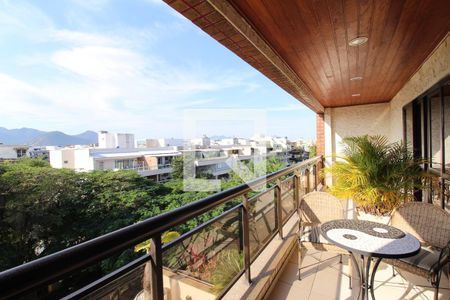 Apartamento à venda com 354m², 4 quartos e 4 vagasVaranda - Suíte 3