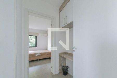Corredor de apartamento para alugar com 1 quarto, 47m² em Menino Deus, Porto Alegre