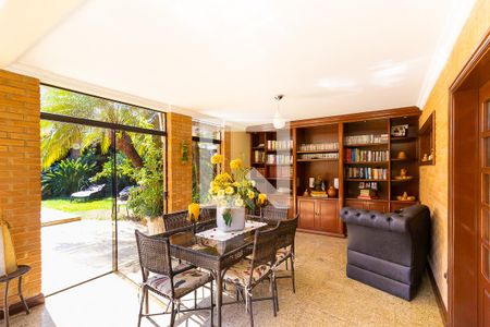 Casa à venda com 900m², 4 quartos e 5 vagasSala de jantar externa