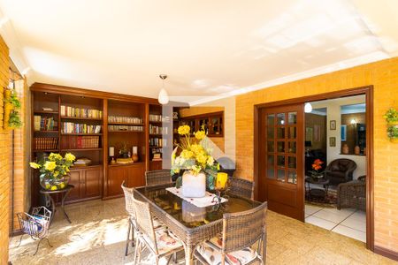 Casa à venda com 900m², 4 quartos e 5 vagasSala de jantar externa