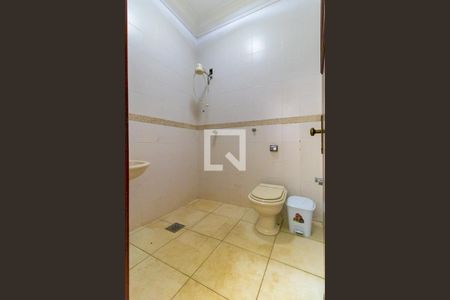 Casa à venda com 900m², 4 quartos e 5 vagasBanheiro externo