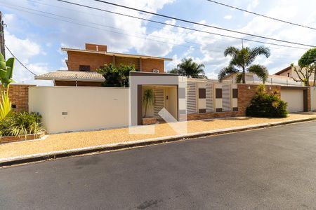 Casa à venda com 900m², 4 quartos e 5 vagasFachada