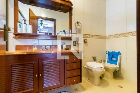 Casa à venda com 900m², 4 quartos e 5 vagasBanheiro da suíte 2