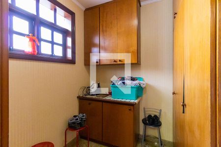 Casa à venda com 900m², 4 quartos e 5 vagasQuarto de serviço