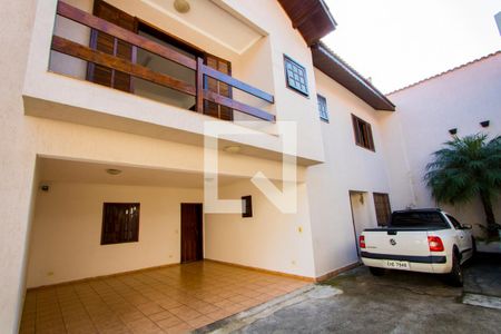 Casa de condomínio para alugar com 136m², 3 quartos e 2 vagas Casa de condomínio para alugar com 136m², 3 quartos e 2 vagasFachada da casa