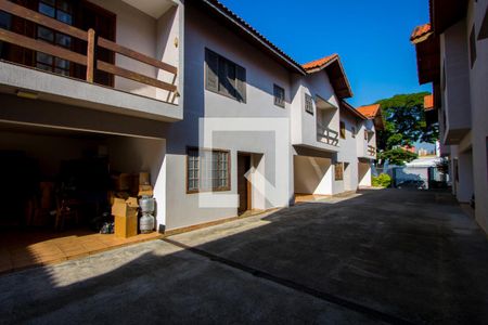 Casa de condomínio para alugar com 136m², 3 quartos e 2 vagas Casa de condomínio para alugar com 136m², 3 quartos e 2 vagasÁrea comum