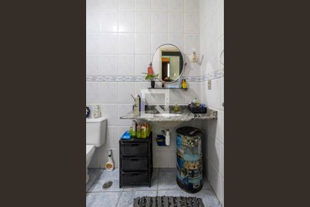 Casa à venda com 216m², 4 quartos e 2 vagasBanheiro 1