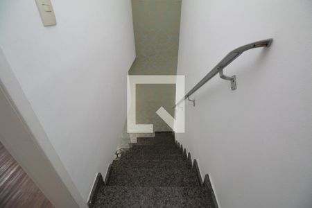 Casa de condomínio à venda com 90m², 3 quartos e sem vaga Casa de condomínio à venda com 90m², 3 quartos e sem vagaEscada