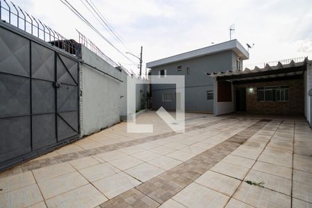 Casa à venda com 263m², 2 quartos e 8 vagas