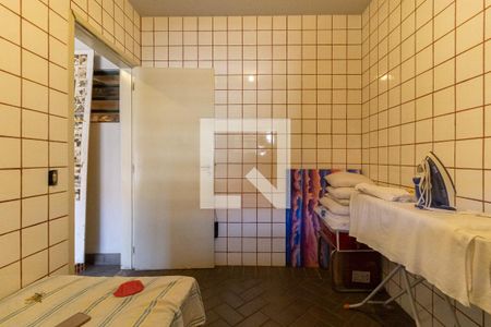 Casa à venda com 430m², 3 quartos e 3 vagasQuarto de Serviço