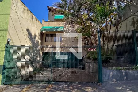 Casa à venda com 430m², 3 quartos e 3 vagasFachada