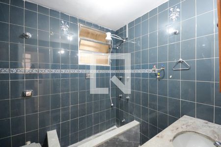Banheiro de apartamento à venda com 2 quartos, 75m² em Grajau, Rio de Janeiro