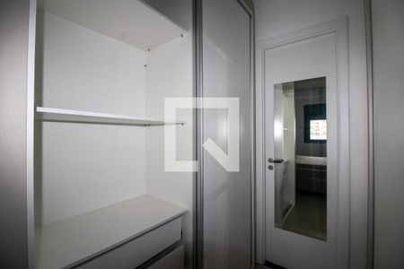 Quarto e Sala - Closet de kitnet/studio para alugar com 1 quarto, 37m² em Bela Vista, Porto Alegre