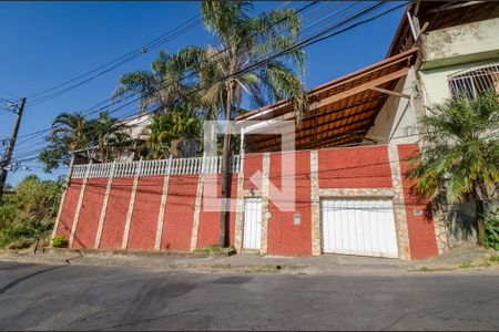 Casa à venda com 100m², 3 quartos e 3 vagasFachada