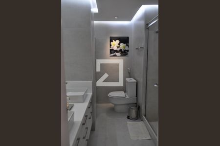 Apartamento à venda com 225m², 3 quartos e 2 vagasBanheiro da Suíte